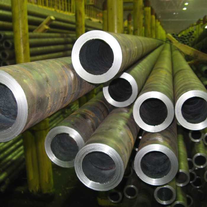 Труба бесшовная горячедеформированная 83х20 мм